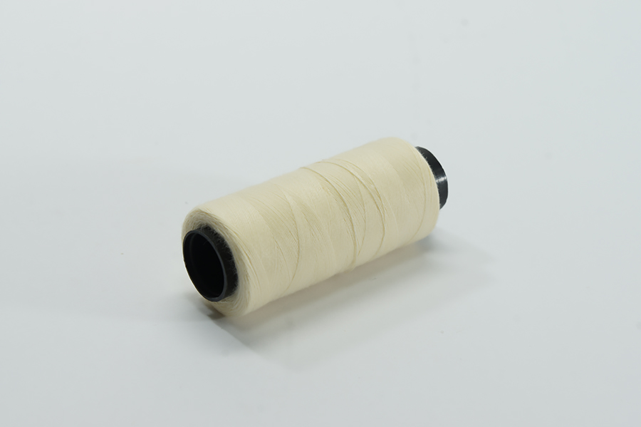 Нитки ПЕ №40/2 250 м Barva, молочний жовтий, 1013