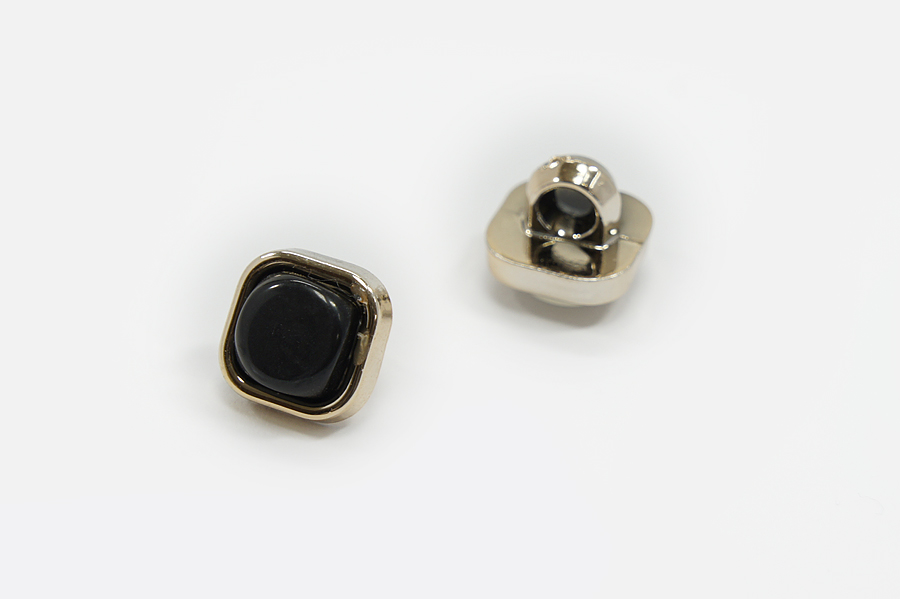 Гудзик 10 мм Mertbutton, чорний, 13-04-16-000/gold