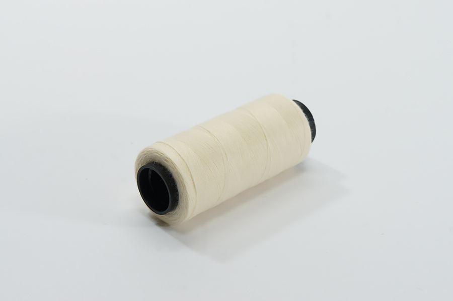 Нитки ПЕ №40/2 250 м Barva, молочний яскравий, 1011