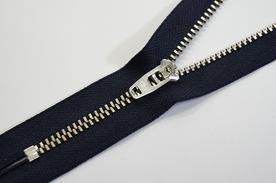 Блискавка YKK, T3, сріблястий, GSN8 18 см, синій темний