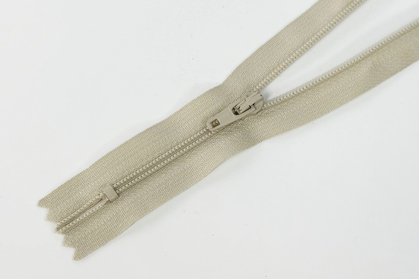 Блискавка YKK, T3 18 см, бежевий сірий