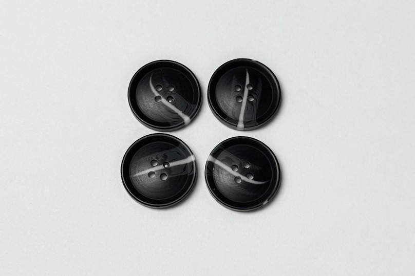 Гудзик 25 мм ПЕ Mertbutton класичний, чорний, 4 отвори
