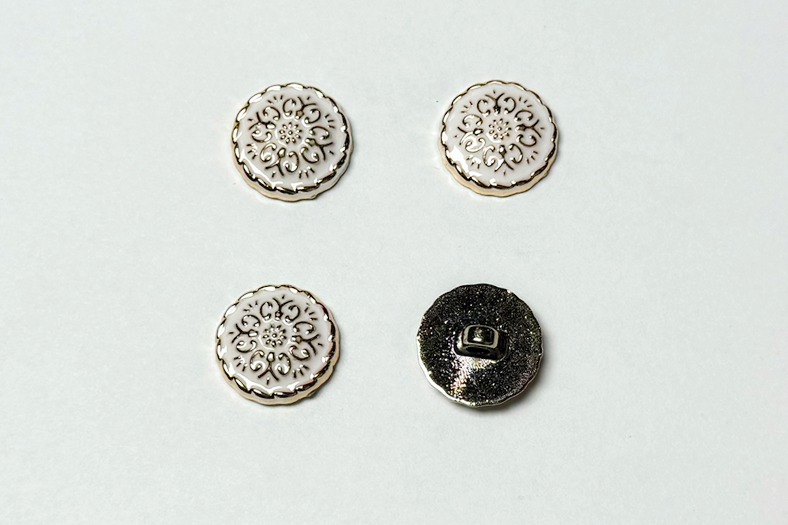 Гудзик 17 мм Mertbutton, білий, BR-652-28-999/gold