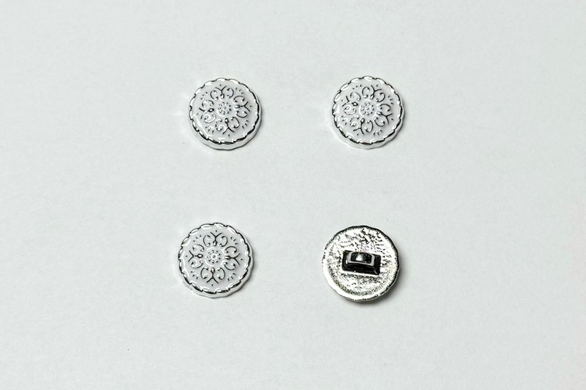 Гудзик 15 мм Mertbutton, білий, BR-652-24-999/silver