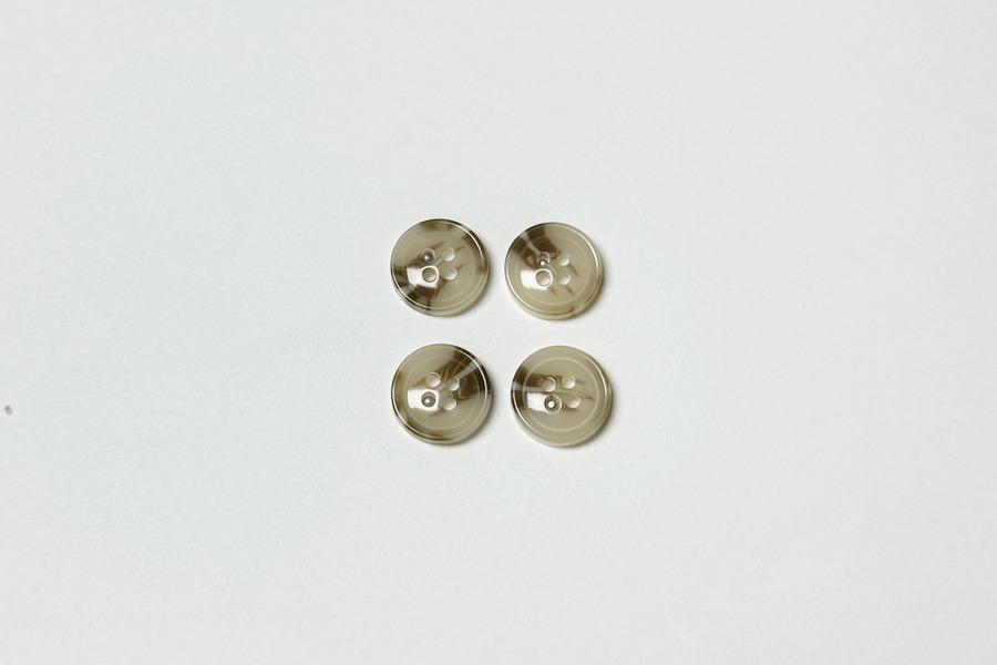 Гудзик 15 мм ПЕ Mertbutton класичний, бежевий сірий, 4 отвори