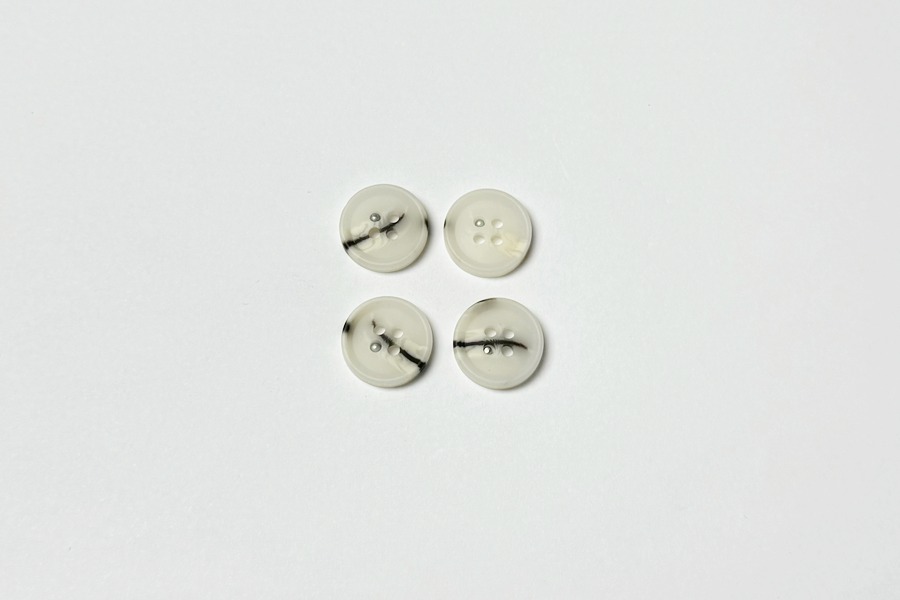 Гудзик 15 мм ПЕ Mertbutton класичний, молочний кремовий, 4 отвори