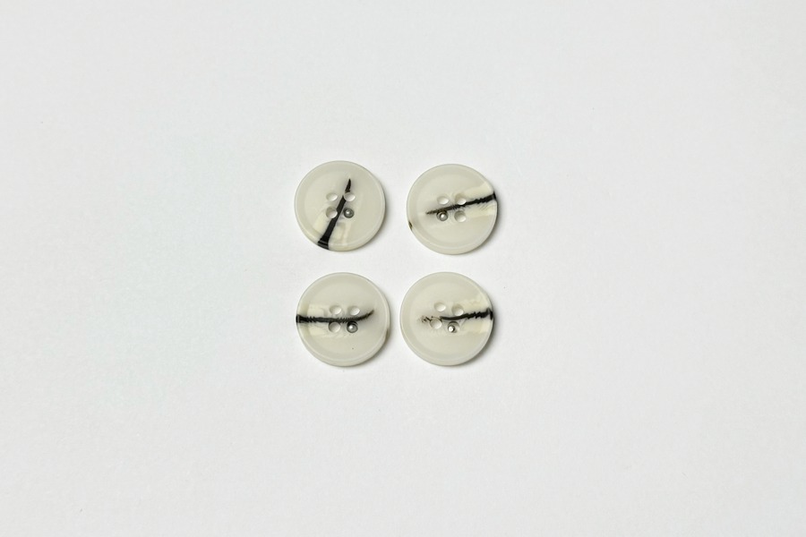 Гудзик 18 мм ПЕ Mertbutton класичний, молочний кремовий, 4 отвори