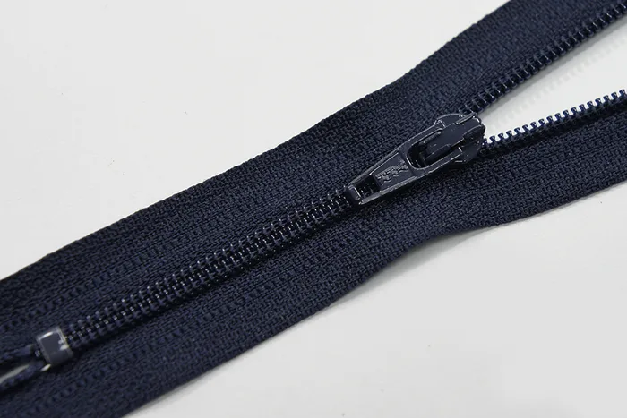 Блискавка YKK, T3 18 см, синій темний