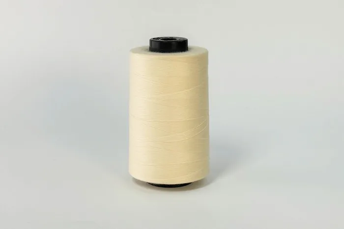 Нитки ПЕ №40/2 5000 м Barva, молочний яскравий, 1011