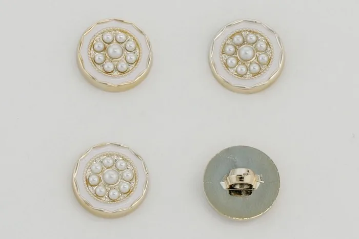 Гудзик 18 мм Mertbutton, білий, KM-02-03-28-999/gold