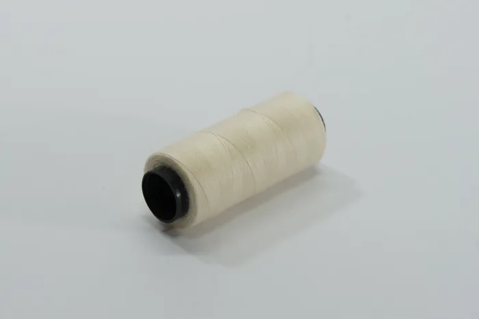 Нитки ПЕ №40/2 250 м Barva, молочний натуральний, 1012