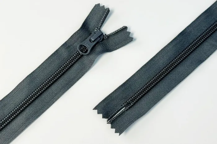 Блискавка YKK, T5 18 см, сірий темний