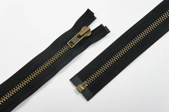 Блискавка YKK, T8, стара латунь, 1 замок, 80 см, чорний