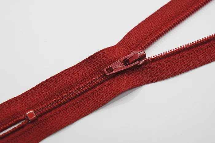 Блискавка YKK, T3 18 см, червоний яскравий