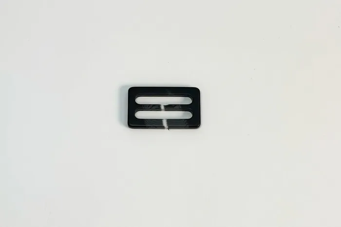 Пряжка 30 мм ПЕ Mertbutton, чорний