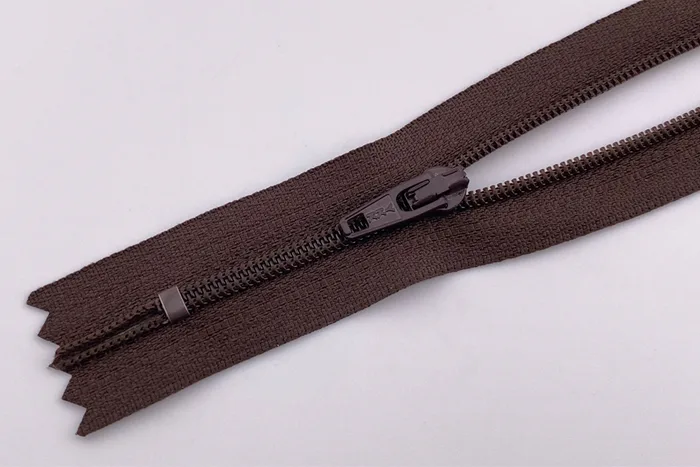Блискавка YKK, T3 18 см, шоколадний