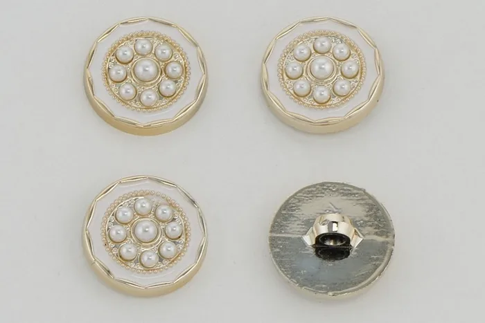 Гудзик 21 мм Mertbutton, білий, KM-02-03-34-999/gold