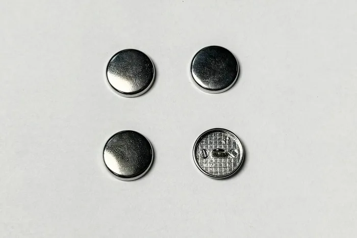 Гудзик металевий 18 мм Mertbutton, нікель, CN-26-28-nik