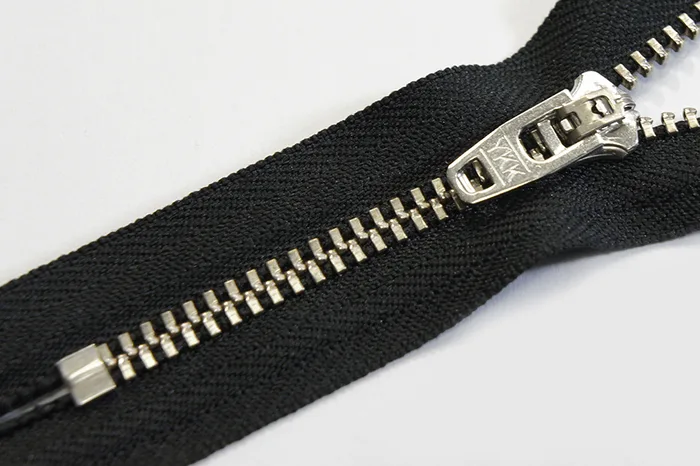 Блискавка YKK, T3, сріблястий, GSN8 20 см, чорний