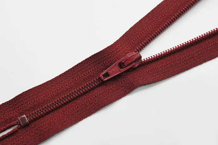 Блискавка YKK, T3 18 см, бордовий