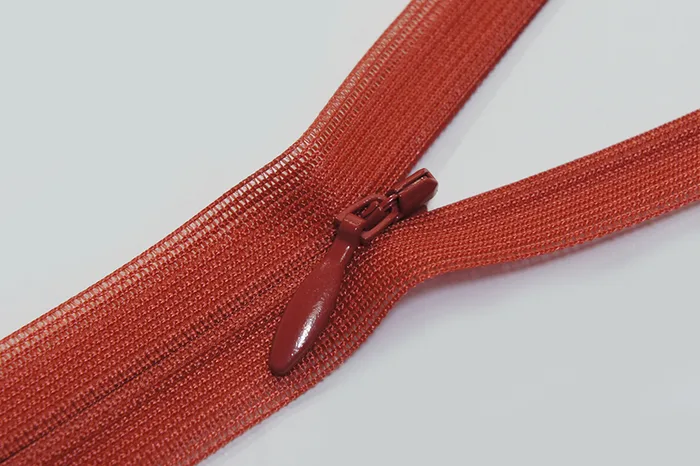Блискавка YKK, T3 20 см, червоний