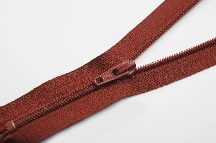 Блискавка YKK, T3 18 см, бордовий коричневий