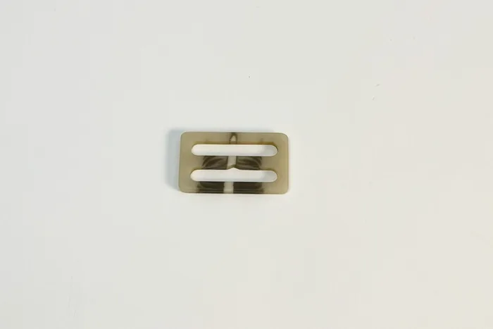 Пряжка 30 мм ПЕ Mertbutton, бежевий сірий