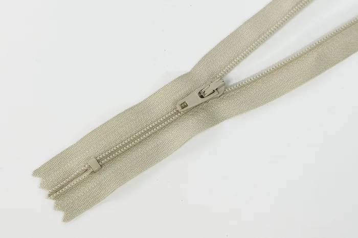 Блискавка YKK, T3 18 см, бежевий сірий