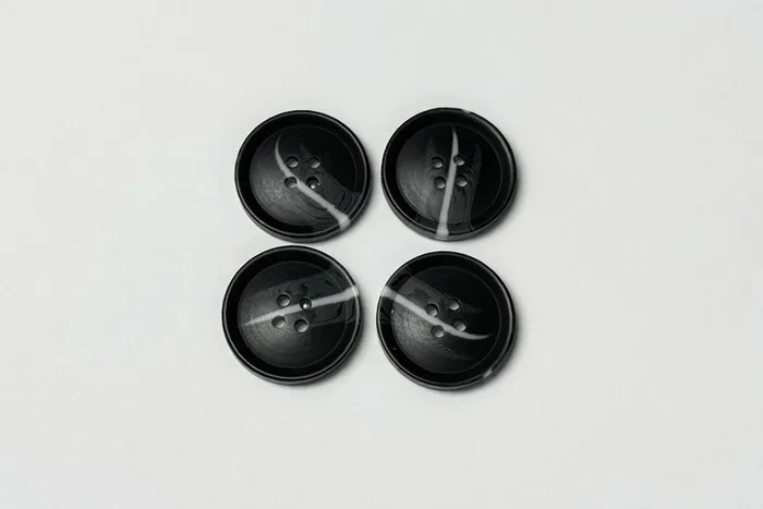 Гудзик 25 мм ПЕ Mertbutton класичний, чорний, 4 отвори