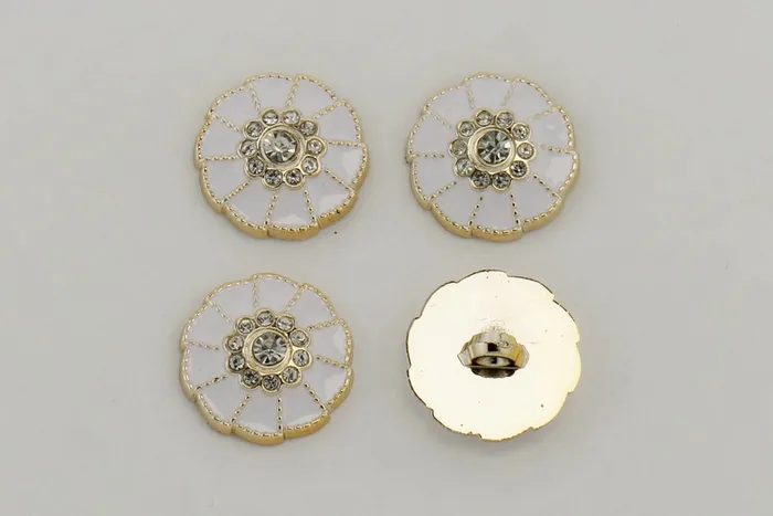 Гудзик 25 мм Mertbutton, білий, KM-04-03-40-999/gold