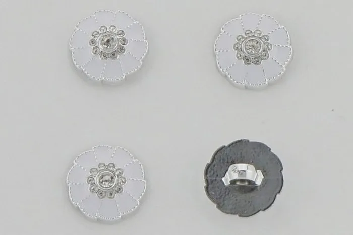 Гудзик 18 мм Mertbutton, білий, KM-04-04-28-999/nik