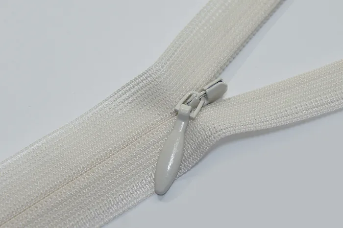 Блискавка YKK, T3 60 см, молочний