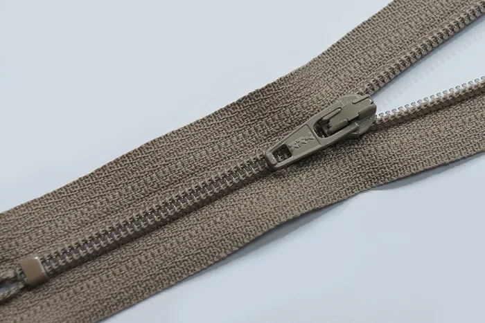 Блискавка YKK, T3 18 см, бежевий сірий світлий
