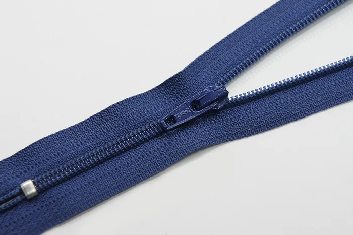 Блискавка YKK, T3 18 см, синій темний