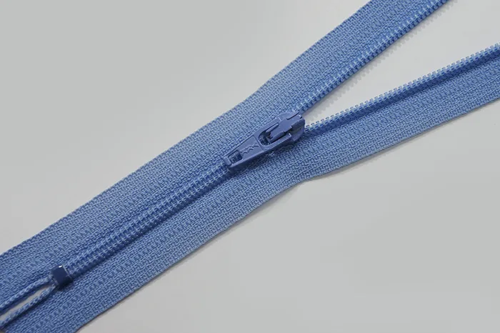 Блискавка YKK, T3 18 см, волошковий світлий