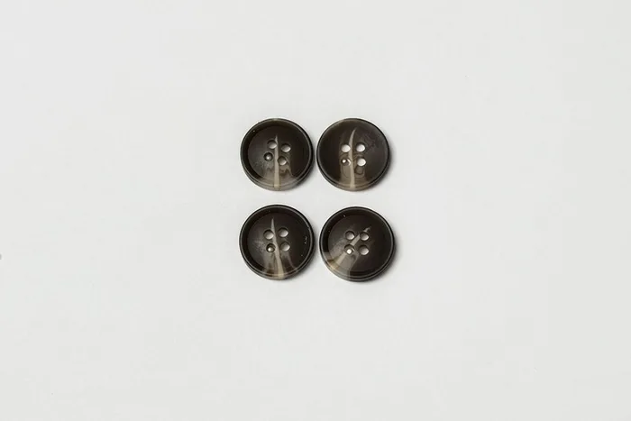 Гудзик 18 мм ПЕ Mertbutton класичний, шоколадний, 4 отвори