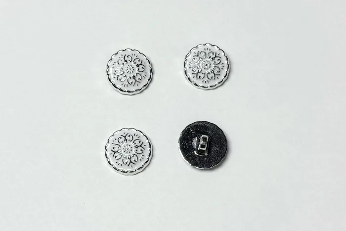 Гудзик 17 мм Mertbutton, білий, BR-652-28-999/silver