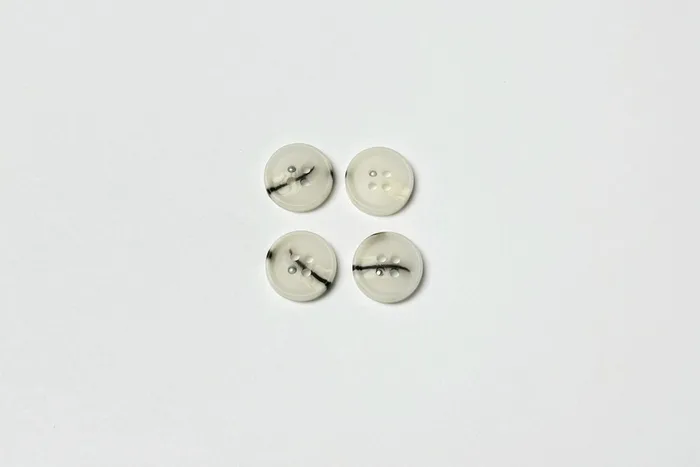 Гудзик 15 мм ПЕ Mertbutton класичний, молочний кремовий, 4 отвори