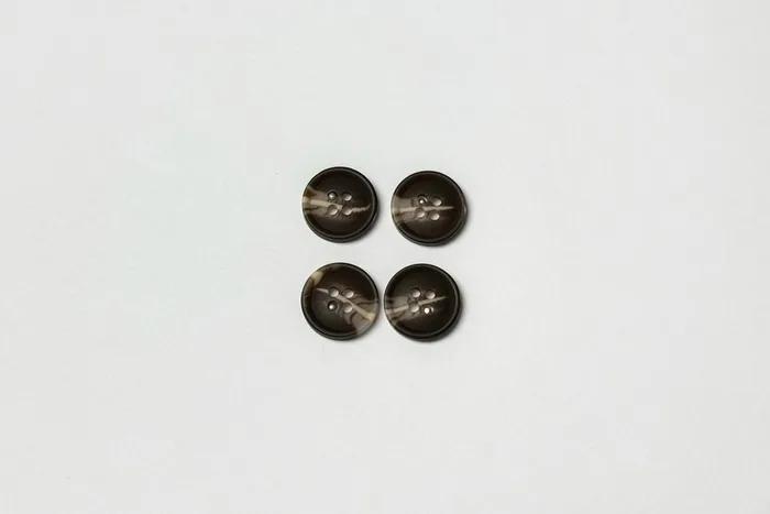 Гудзик 15 мм ПЕ Mertbutton класичний, шоколадний, 4 отвори