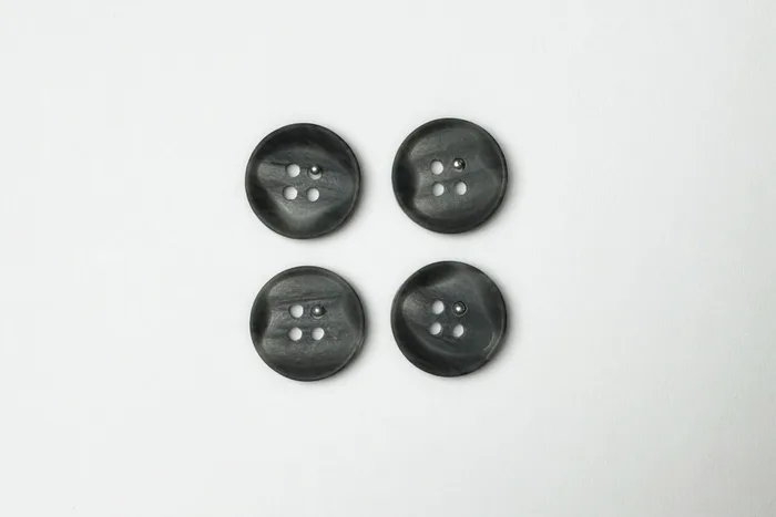 Гудзик 18 мм Mertbutton, сірий темний, 3007-28-0135