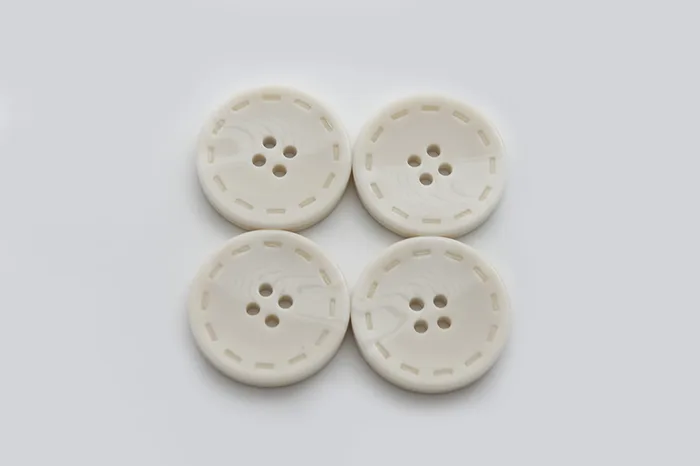 Гудзик 28 мм Mertbutton, молочний, 13-44-1306